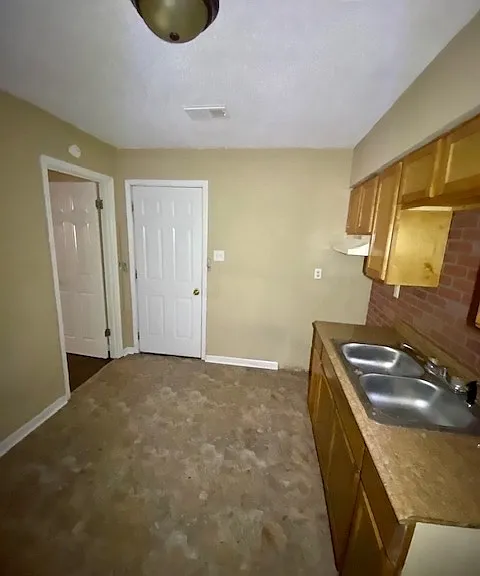2117 Hunter Ave — Photo 7