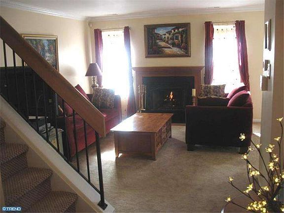 3rd image of 233 Sequoia Dr