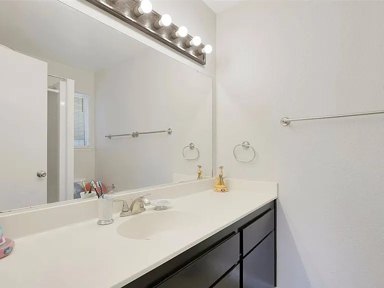 5411 Vichy Cir — Photo 16