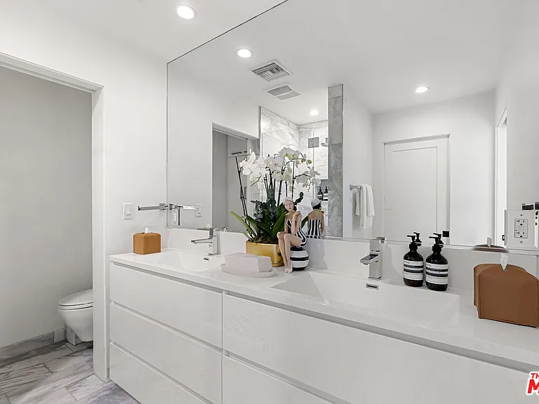 1739 San Ysidro Dr — Photo 24