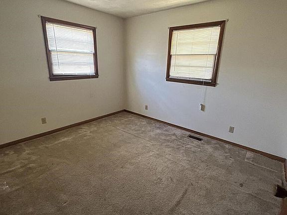 5th image of 608 S Main St
