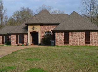 200 Pebble Beach Dr, Vicksburg, MS 39183