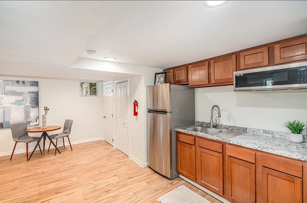 3 bed, 3300 sqft, $4,500 — Photo 4