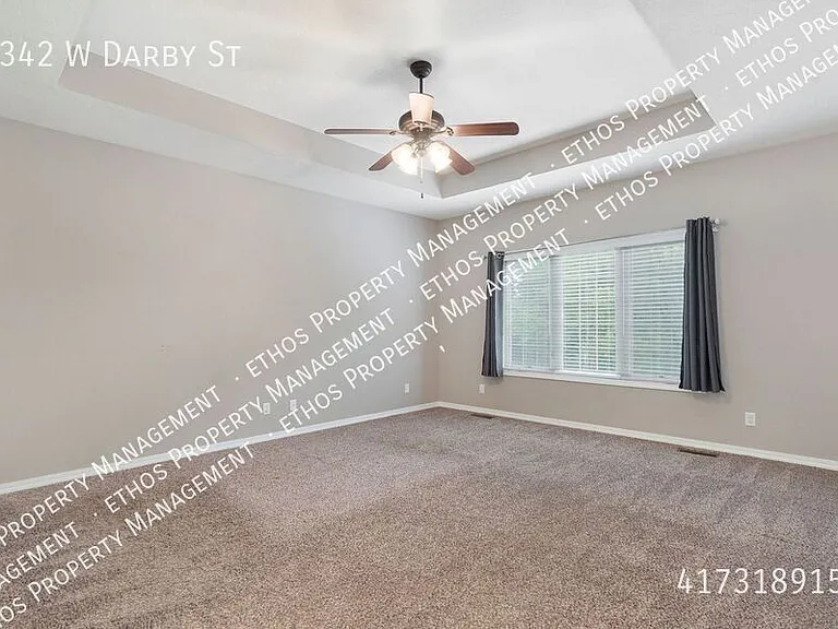 2342 W Darby St — Photo 24