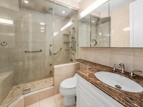 303 East 57th Street image 4 of 9