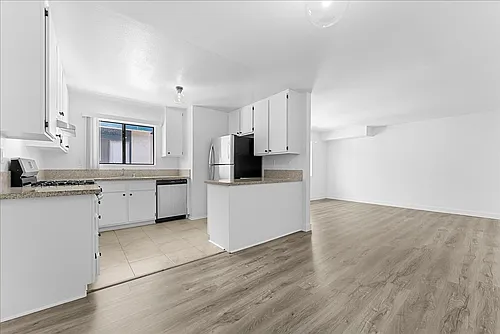 444 W Windsor Rd #10 Photo 1