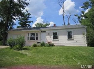 1009 Savoy Ln, Ballwin, MO
