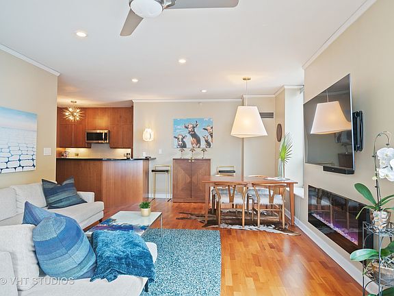 4th image of 420 E Waterside Dr #P-124