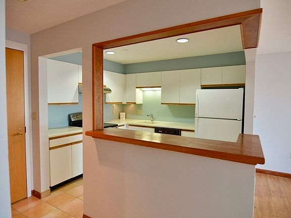 5th image of 2001 Marina Dr APT 415