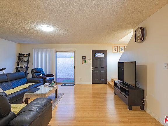 5th image of 806 E Acacia Ave APT D