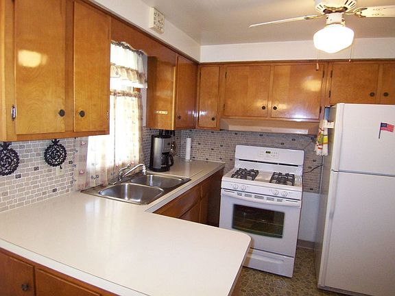 3rd image of 2283 Chaney Cir