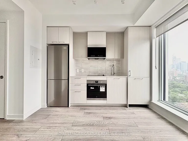 10 Oak St #2110 — Photo 3