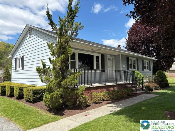 6586 School St, Martins Creek, PA 18013