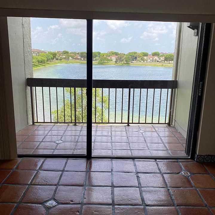 Livingroom balcony