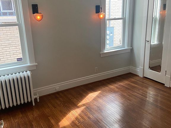 3rd image of 542 Richmond Ave #2