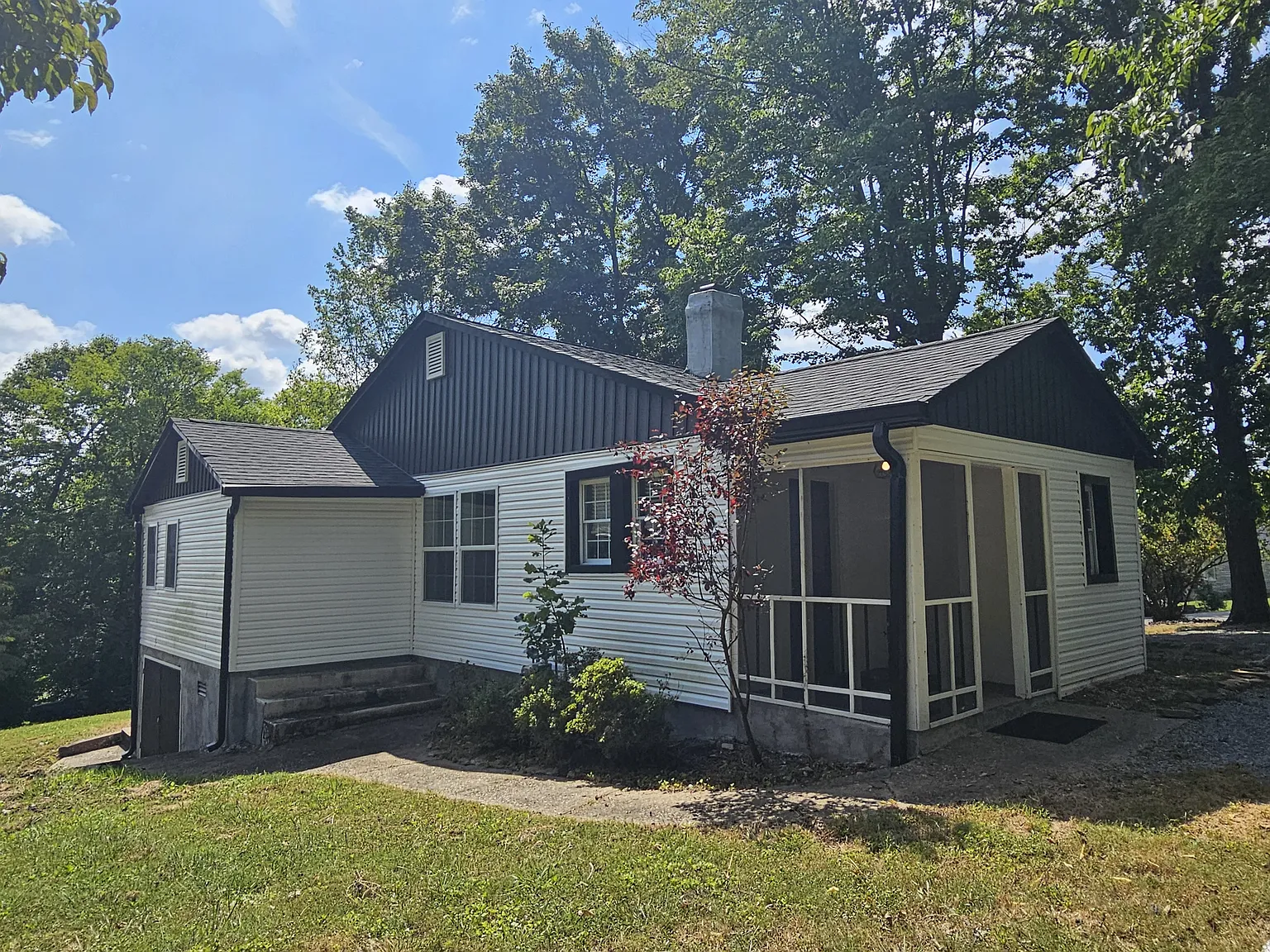 3 bed, 1256 sqft, $2,350 — Photo 2