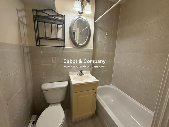 5th image of 17 Exeter St #1