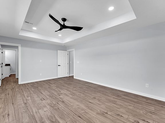 4th image of 135 Elm