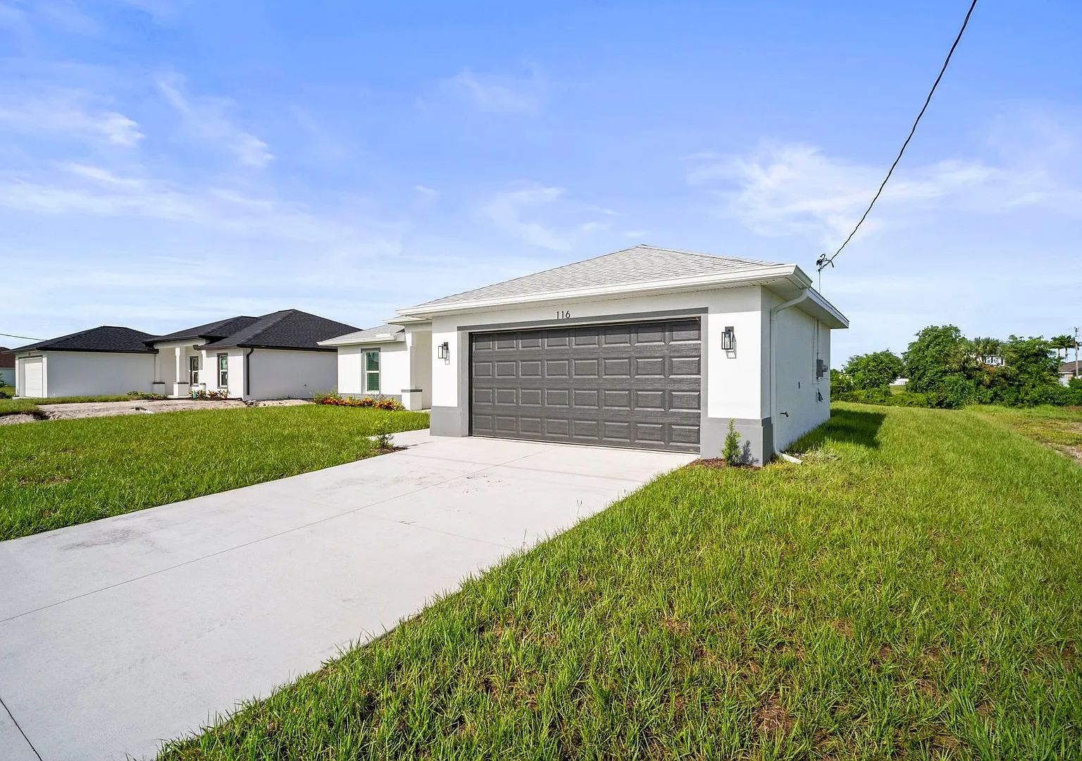 New construction home 4 beds 3 baths in Cape Coral — Photo 2