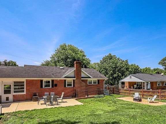3rd image of 6201 Hillview Ave