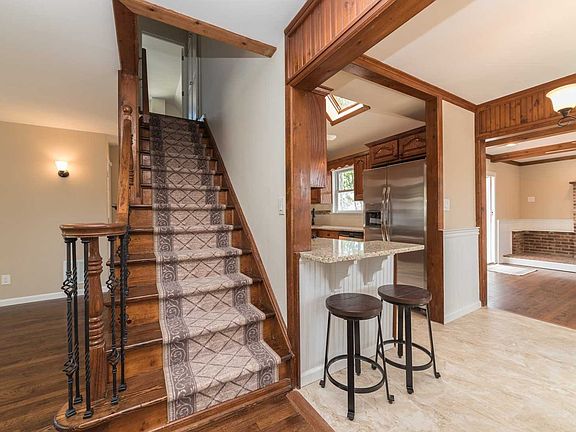 5th image of 27 Woods Ln