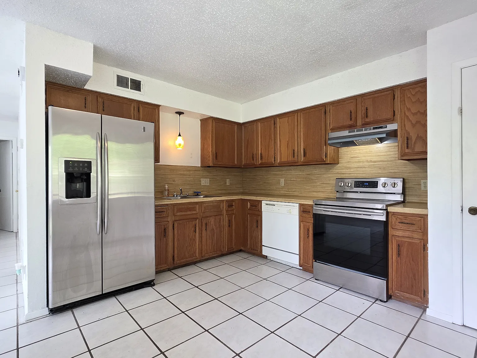 3 bed, 2.5 bath, 1150 sqft, $1,650 — Photo 3