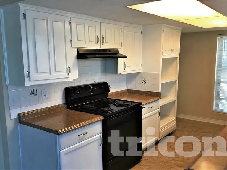 1301 Willow Way — Photo 3