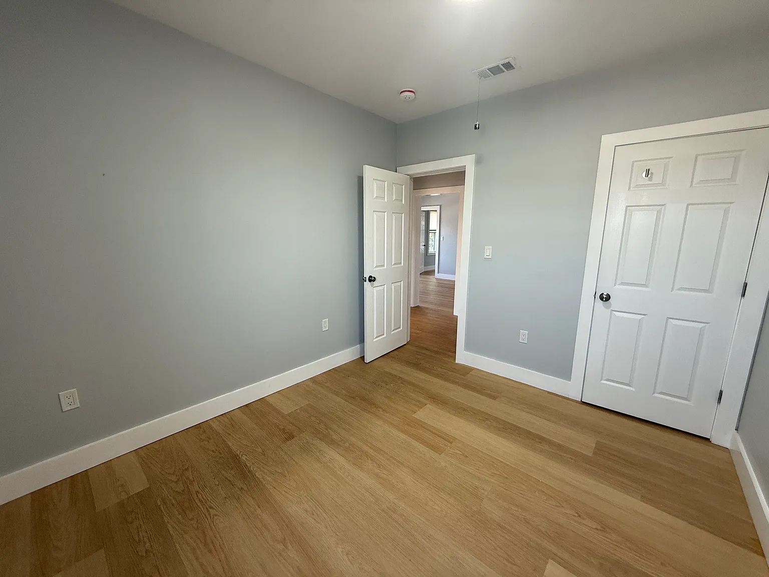 3 bed, 900 sqft, $3,100 — Photo 4