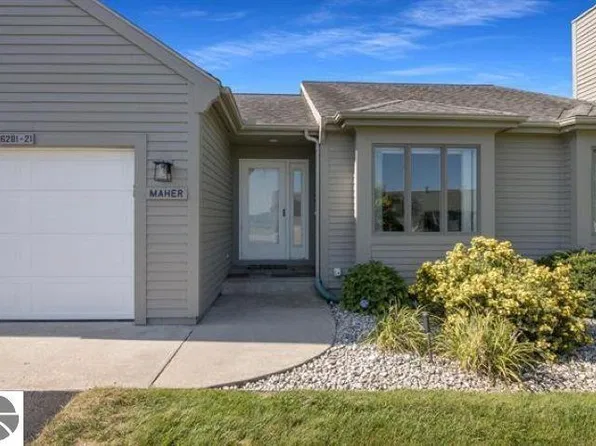 6281 Ridge Dr Unit 21, Benzonia, MI 49616