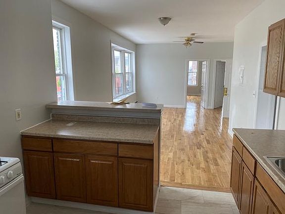 4th image of 186 Bloomfield Ave #1-2