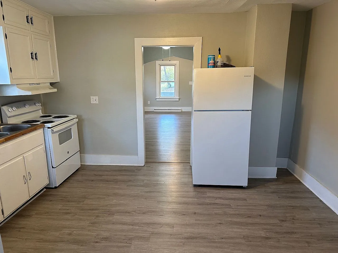 2 bed, 1.0 bath, 921 sqft, $975 — Photo 2