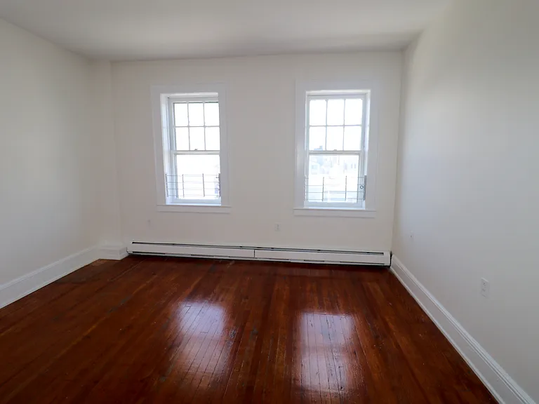 160-164 New York Ave #2 — Photo 11