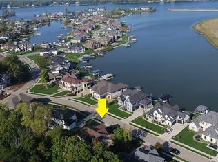 10529 Geist View Dr, McCordsville, IN 46055