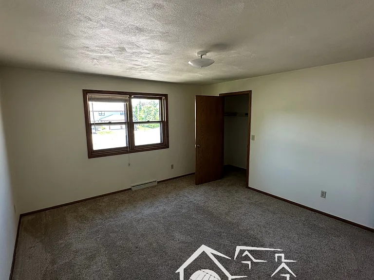 1002-1008 Oxford Drive - 4 — Photo 8