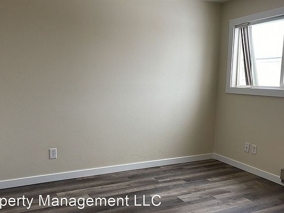 3rd image of 106 J St SW #11759068
