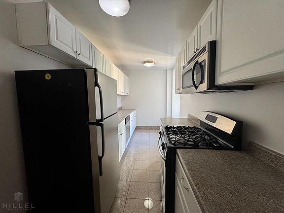 2nd image of 11880 Metropolitan Ave APT 5A