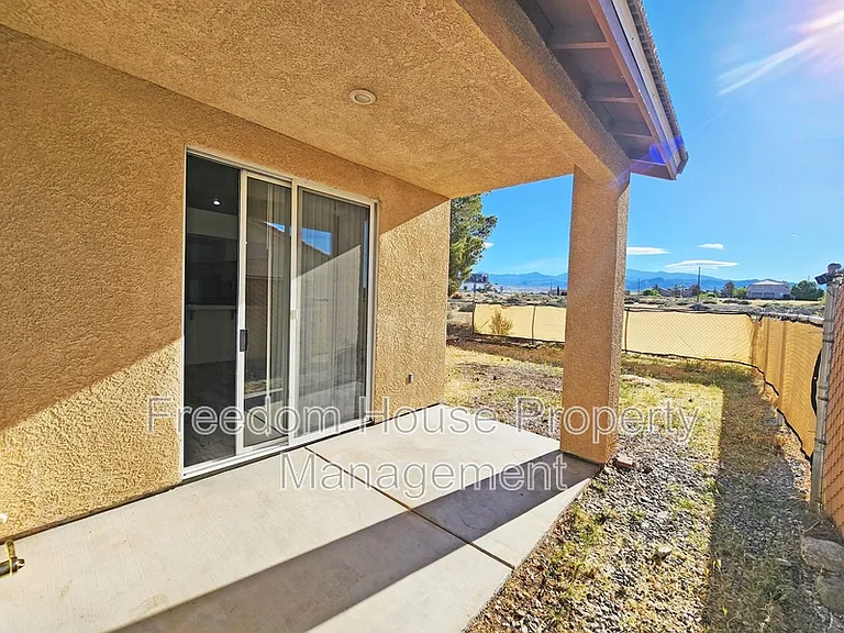 1041 Marne Ct #4 — Photo 43