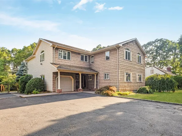 1340 Spur Drive S, Islip, NY 11751