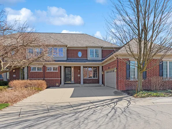 2249 Royal Ridge Dr, Northbrook, IL 60062