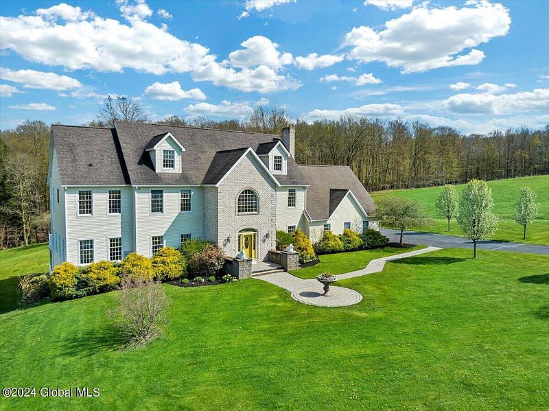 5th image of 132 Meadows Drive
