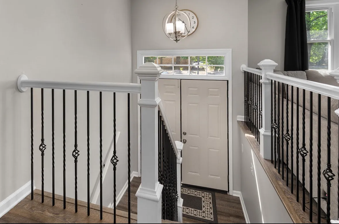 1048 Ivy Ln — Photo 4