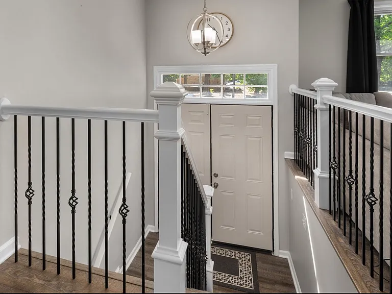 1048 Ivy Ln — Photo 4