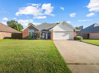 40 Quailbrook Dr, Texarkana, TX 75501
