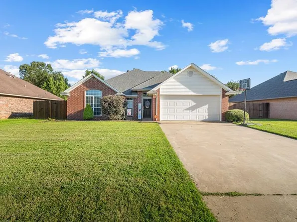 40 Quailbrook Dr, Texarkana, TX 75501