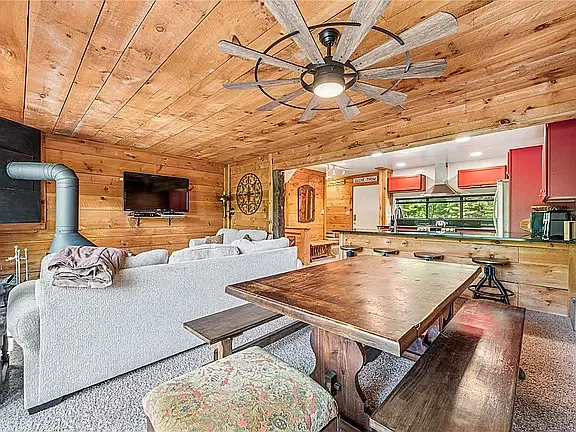 3 bed, 1200 sqft, $2,800 — Photo 3