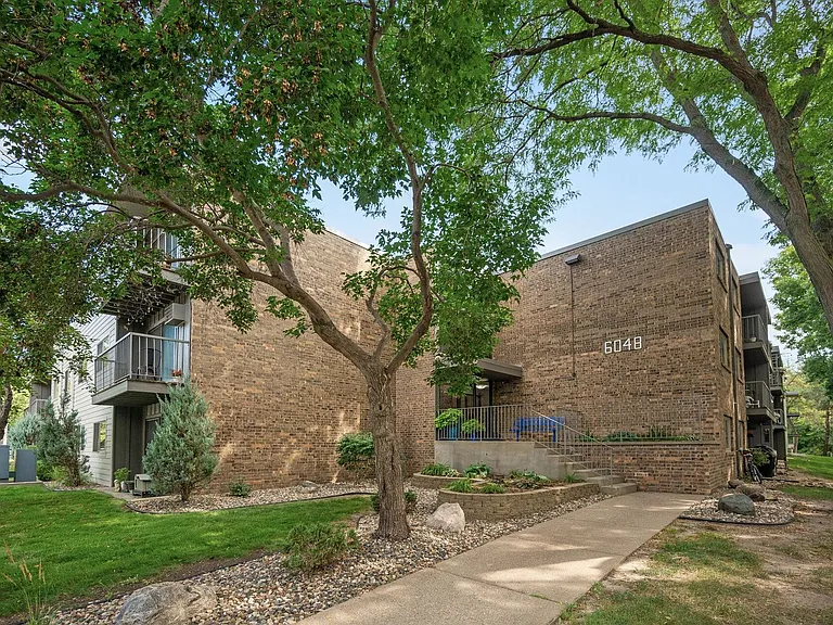 Eastgate Apartments — Photo 88