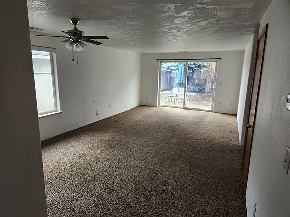 3rd image of 982 Glengrove Ave