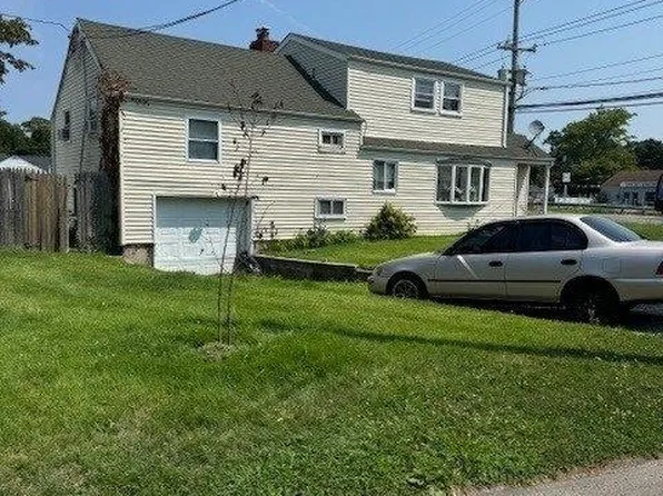 1 W. Lyons Street, Melville, NY 11747