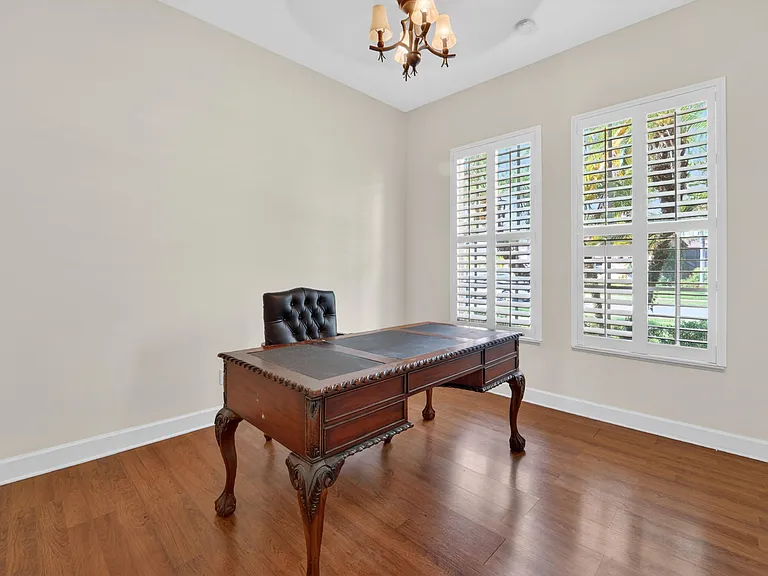 854 SW Saint Tropez Ct — Photo 8
