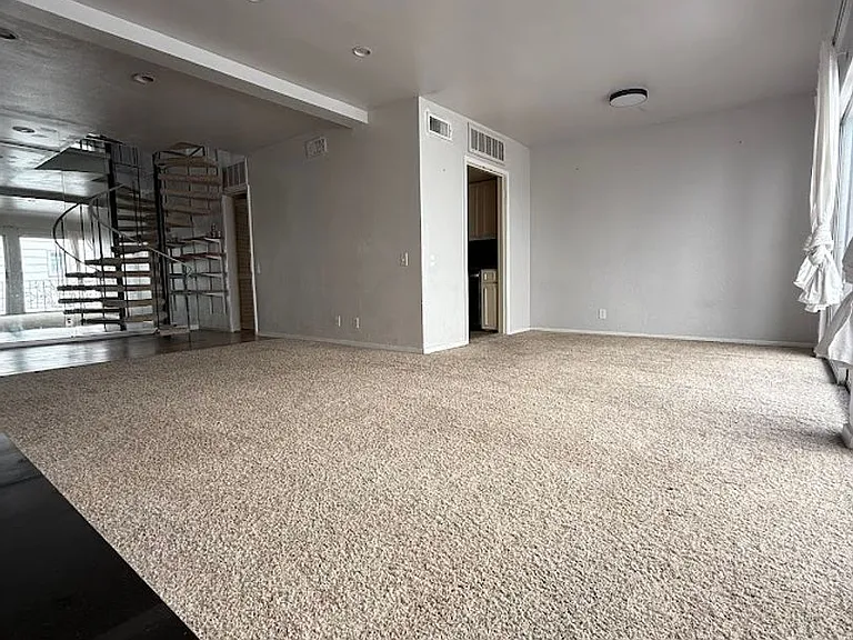 2704 San Pedro St #14 — Photo 7